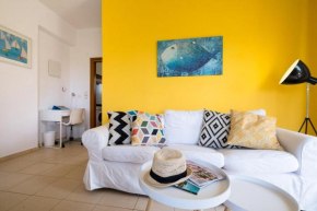 Vibrant flat for a couple, few minutes to Beaches